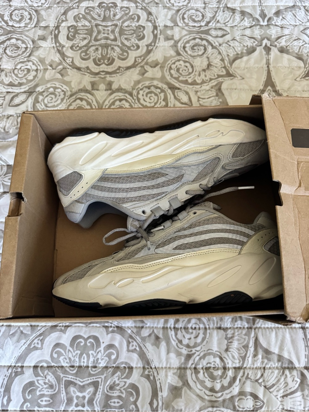 Yeezy 700 v2 Static